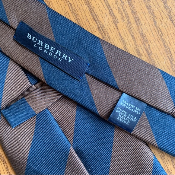 Burberry Classic Striped Tie - Picture 2 of 3